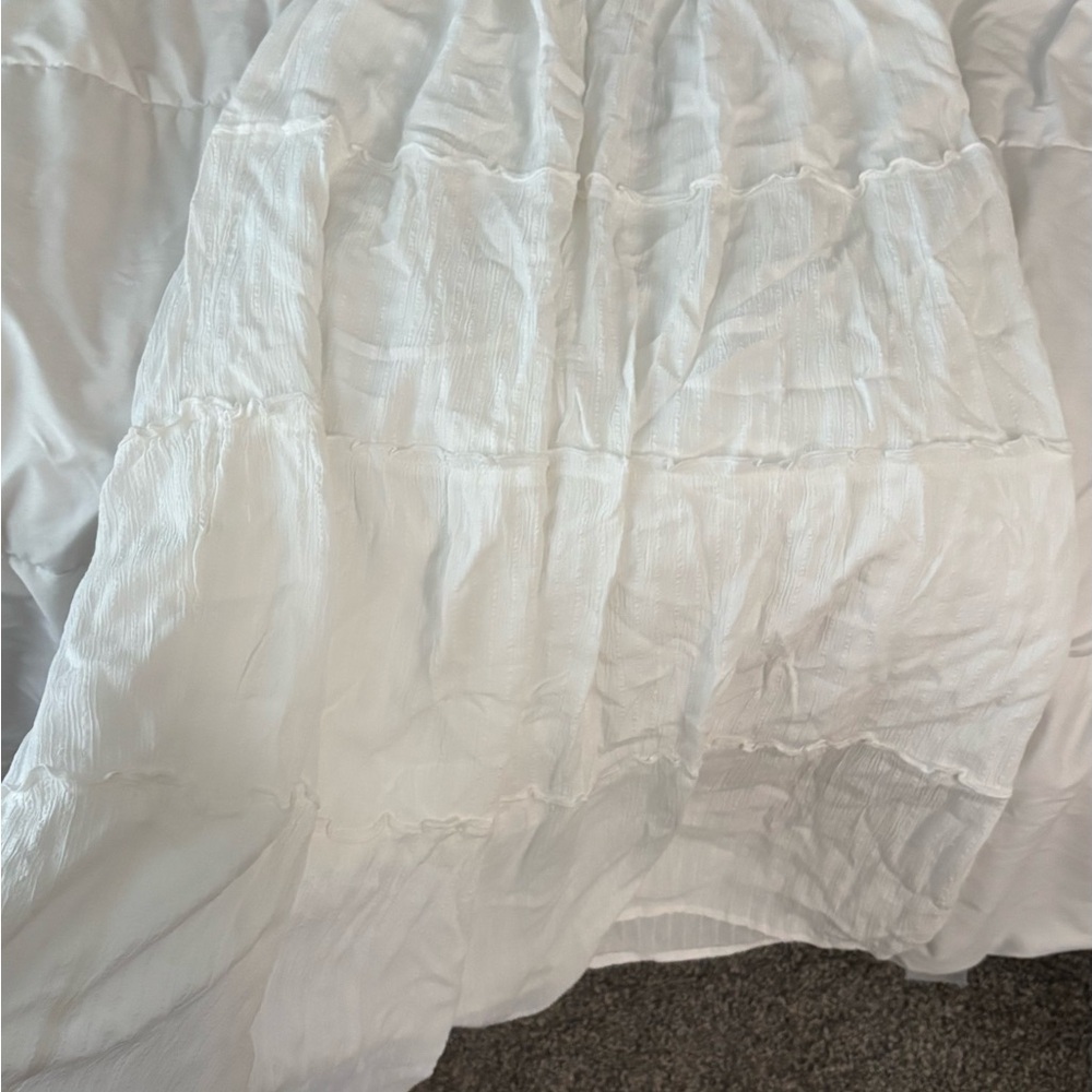 Hollister Soft White Comforter